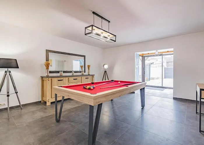 Le Logis Du Marquis Jacuzzi Billard